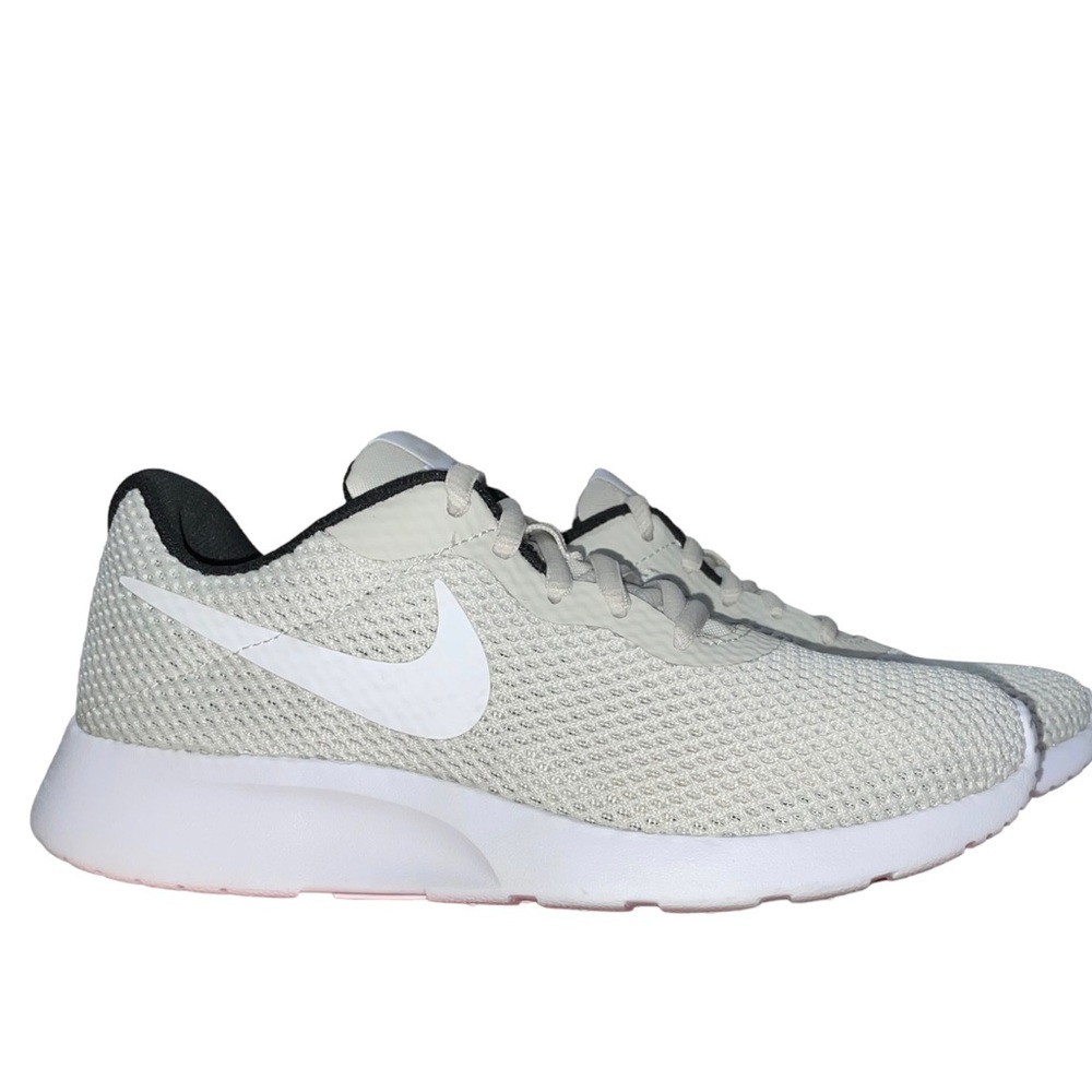 Like New in Box Women’s 6.5 Nike Tanjun SE - Worn once
